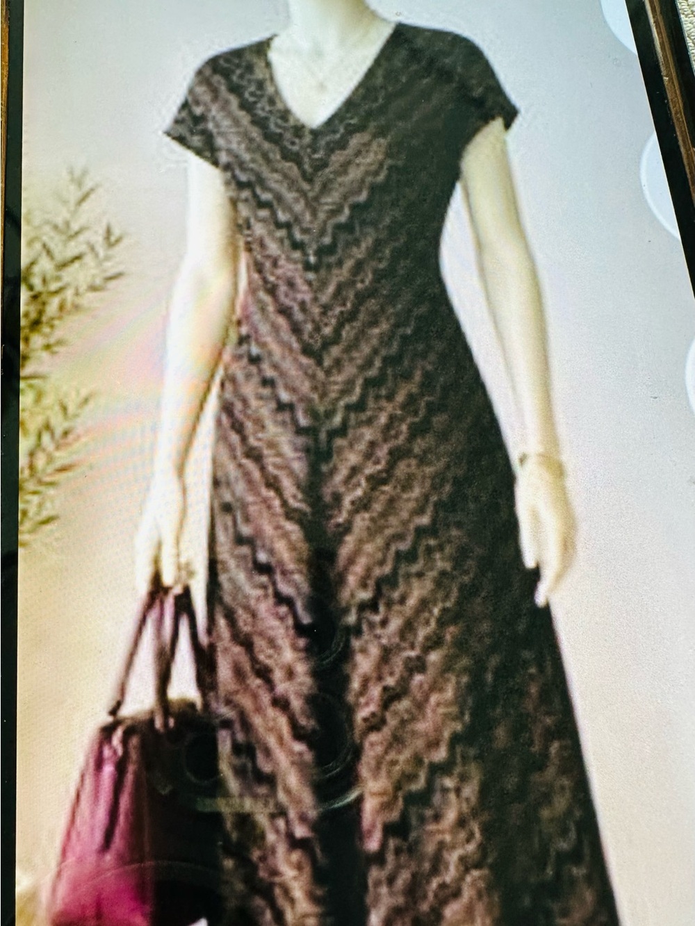 Robbi bee Classic Black and brown Chevron Lace V-Neck classy midi dress